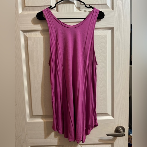 Old Navy Tops - NWOT Old Navy Fuchsia Tank Top